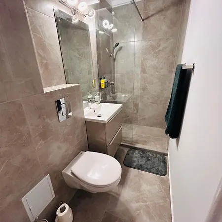 Apartment Modern Studio Near The Old Town Center, Subway, Park And Mall *