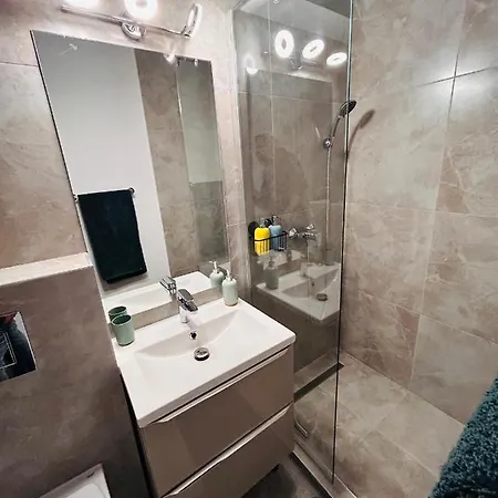 Apartment Modern Studio Near The Old Town Center, Subway, Park And Mall *